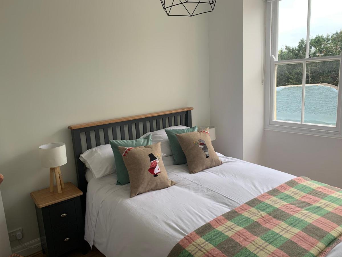 Beautiful Flat With Harbour Views Тенби Экстерьер фото